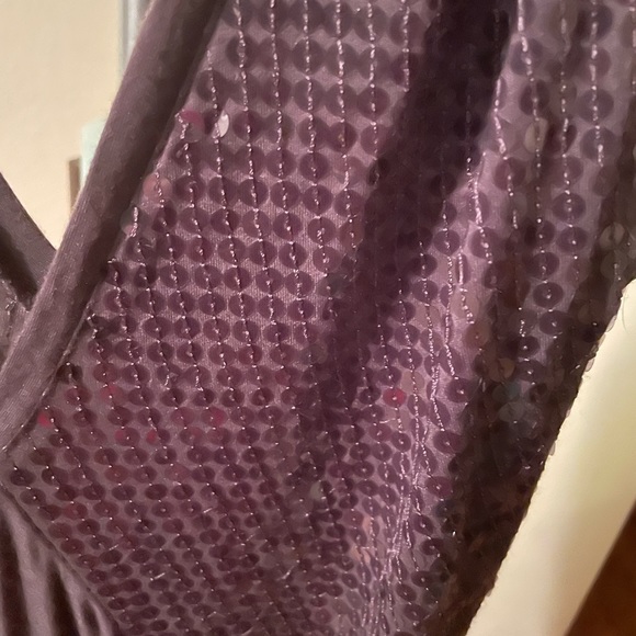 Deep V-Cut sequined top - Picture 2 of 5